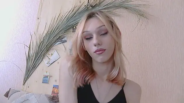 Kirana Hayes online show from 04/03/26, 02:04