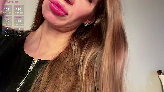 Snapshot of OdetteTrentinella chatting on 05/13/26, 06:11 OdetteTrentinella online show from 05/13/26, 06:11