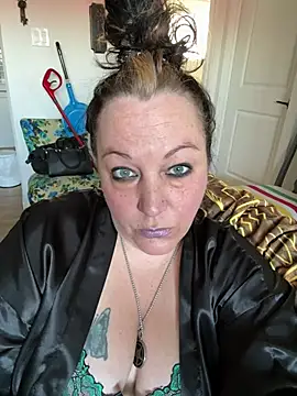 Queenemerald online show from 03/28/26, 07:02