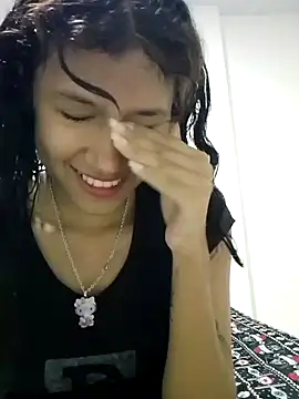 Yi Uzi online show from 05/15/26, 10:50