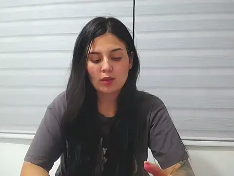 Snapshot of SofiaBanks_ chatting on 04/02/26, 01:58 SofiaBanks online show from 04/02/26, 01:58