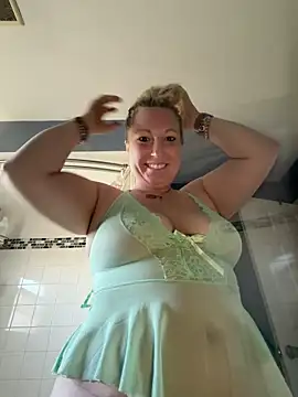 Snapshot of sweetkacibaby chatting on 04/25/26, 01:03 sweetkacibaby online show from 04/25/26, 01:03