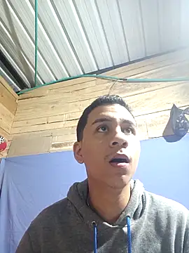 Snapshot of Emyli_Liamm chatting on 03/26/26, 09:04 Emyli Liamm online show from 03/26/26, 09:04