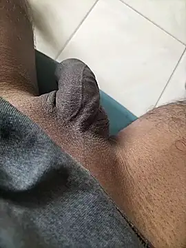 Snapshot of wildguy27 chatting on 03/27/26, 05:35 wildguy27 online show from 03/27/26, 05:35