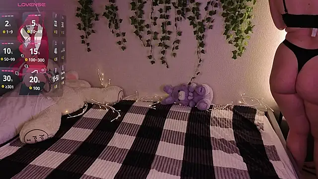 honey cherrry online show from 06/15/26, 01:52