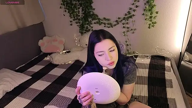 honey cherrry online show from 06/17/26, 01:41