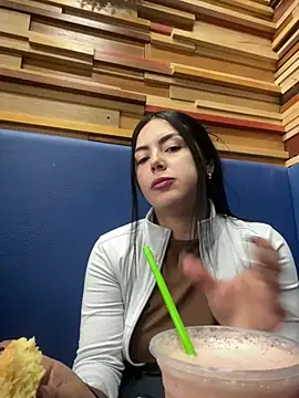 Snapshot of Cami_olarte chatting on 04/11/26, 07:29 Cami olarte online show from 04/11/26, 07:29