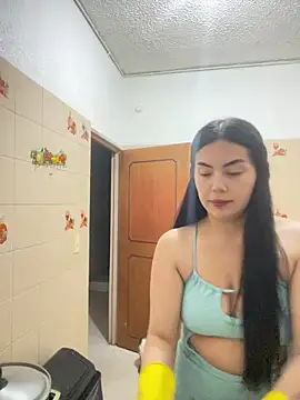Snapshot of Cami_olarte chatting on 05/15/26, 02:40 Cami olarte online show from 05/15/26, 02:40