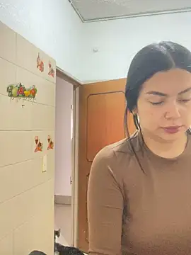 Snapshot of Cami_olarte chatting on 05/20/26, 12:33 Cami olarte online show from 05/20/26, 12:33