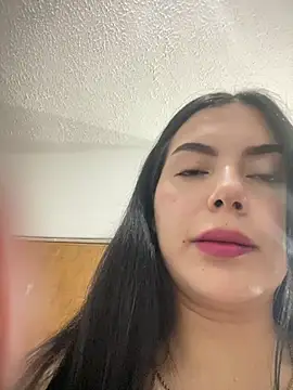 Snapshot of Cami_olarte chatting on 05/21/26, 05:47 Cami olarte online show from 05/21/26, 05:47