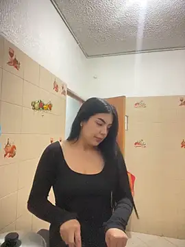 Snapshot of Cami_olarte chatting on 05/27/26, 03:14 Cami olarte online show from 05/27/26, 03:14