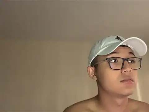 Chriis 18 online show from 04/20/26, 02:31