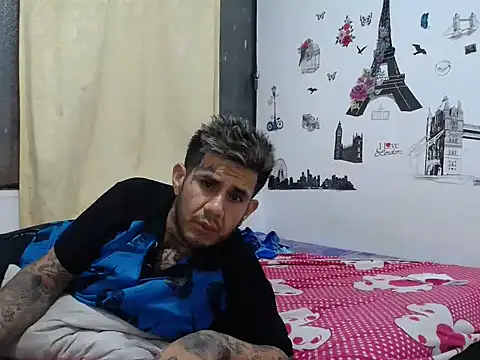 Snapshot of allison_maxtattoo_ chatting on 04/05/26, 02:31 allison maxtattoo online show from 04/05/26, 02:31