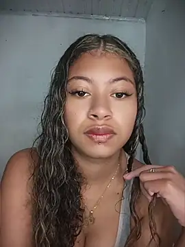 Snapshot of BelleKaty_ chatting on 05/21/26, 04:36 BelleKaty online show from 05/21/26, 04:36