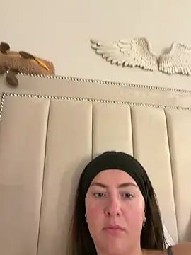 LolaSkyee online show from 04/08/26, 06:57