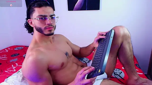 Snapshot of IamAxel03 chatting on 07/11/26, 08:33 IamAxel03 online show from 07/11/26, 08:33