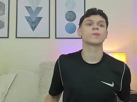 Snapshot of mykelcano chatting on 03/31/26, 01:55 mykelcano online show from 03/31/26, 01:55