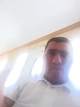 luis20212 online show from 04/24/26, 03:36