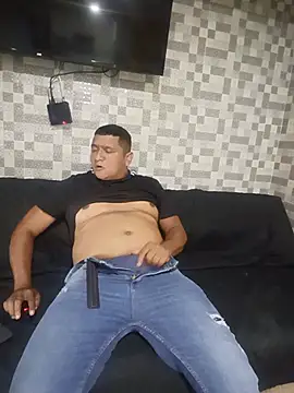 luis20212 online show from 06/17/26, 03:31