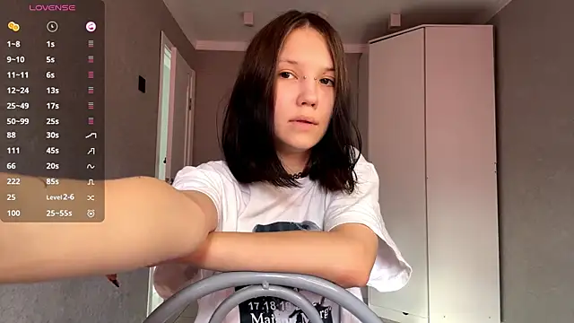 AmeliaMiotii online show from 04/07/26, 10:05