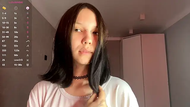 AmeliaMiotii online show from 04/28/26, 11:04