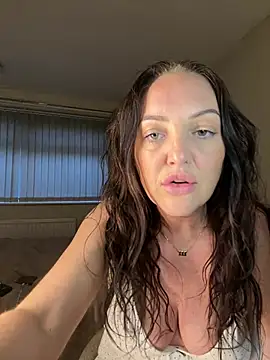 Snapshot of Ladyluxee chatting on 05/06/26, 07:30 Ladyluxee online show from 05/06/26, 07:30