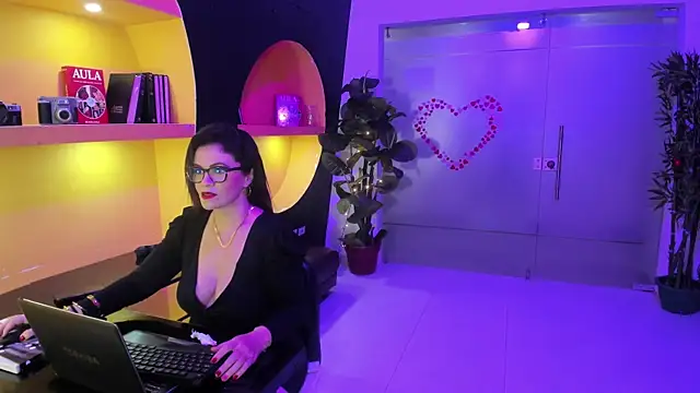 BiancaRoyalle online show from 04/24/26, 09:17