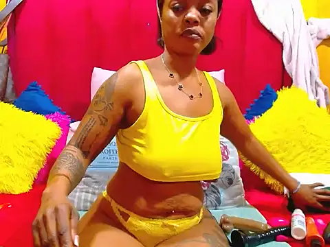 Cherrybootyofjoy86 online show from 06/05/26, 05:47