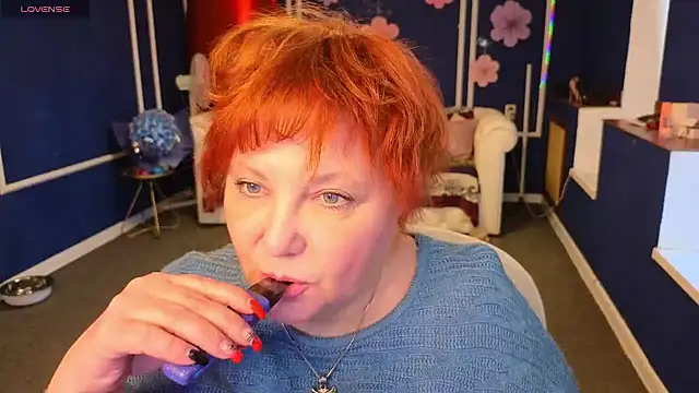 Snapshot of Kira_Kingslee chatting on 04/21/26, 12:11 Kira Kingslee online show from 04/21/26, 12:11