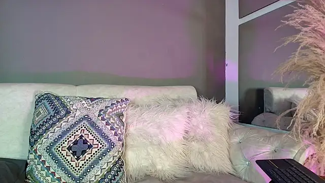Zoee 8 online show from 07/08/26, 10:58
