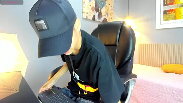 Snapshot of maxim_rod chatting on 06/19/26, 12:20 maxim rod online show from 06/19/26, 12:20