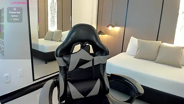 aisha hart  online show from 04/10/26, 03:01