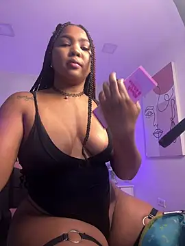 madisoncurt  online show from 05/19/26, 11:49