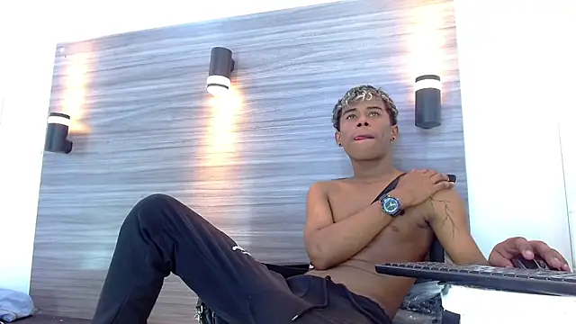 Snapshot of LuckyBluex chatting on 03/29/26, 02:55 LuckyBluex online show from 03/29/26, 02:55