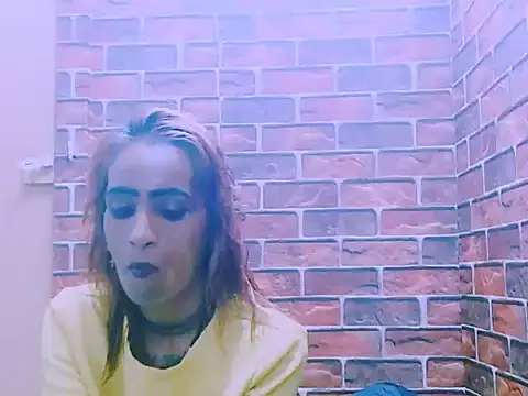 Alanadelray21 online show from 04/05/26, 10:07