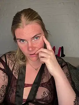 Snapshot of SexyBlondJoanna-Exclusief chatting on 04/22/26, 05:14 SexyBlondJoanna-Exclusief online show from 04/22/26, 05:14