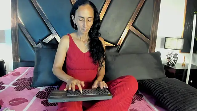 Snapshot of SamanttaLopez chatting on 04/18/26, 08:42 SamanttaLopez online show from 04/18/26, 08:42