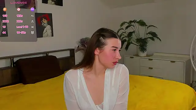 Nikki Hearts  online show from 04/07/26, 06:30