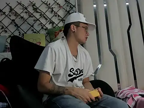 BarbieAndMax online show from 03/29/26, 05:02