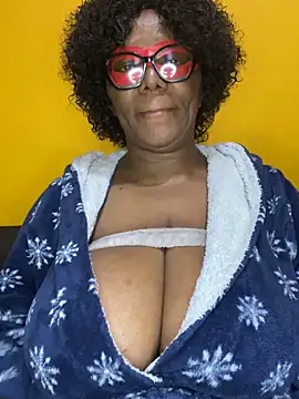 Snapshot of BoobsQueeen chatting on 06/09/26, 02:56 BoobsQueeen online show from 06/09/26, 02:56