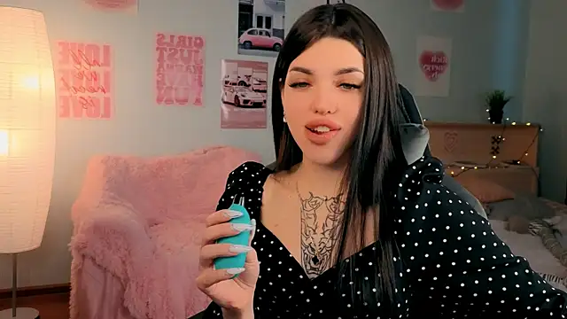 molly rettyy online show from 04/15/26, 04:08