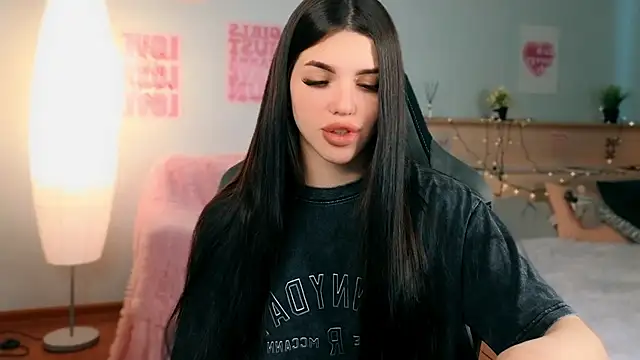 molly rettyy online show from 05/18/26, 03:46