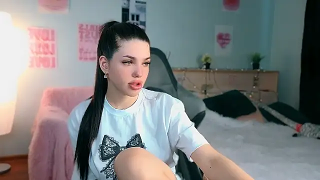 molly rettyy online show from 06/16/26, 04:15