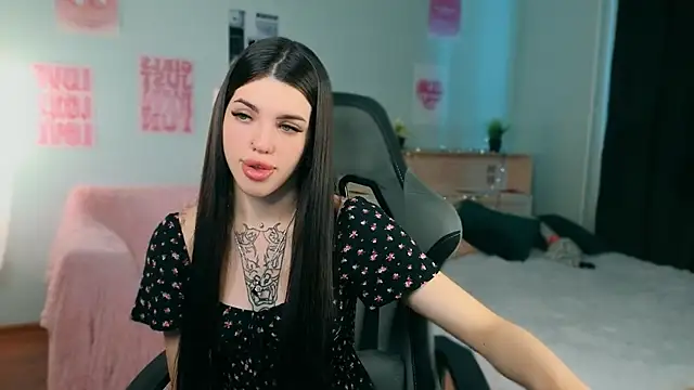 molly rettyy online show from 06/25/26, 04:34