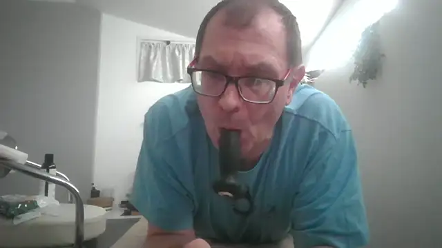 Snapshot of guiss3 chatting on 04/29/26, 12:20 guiss3 online show from 04/29/26, 12:20