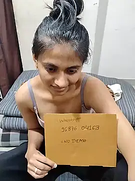 Snapshot of sexy_couple_liv chatting on 04/09/26, 10:53 sexy couple liv online show from 04/09/26, 10:53