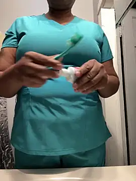 Sweetie8582 online show from 04/04/26, 09:51