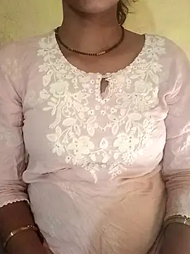 Snapshot of riyaa_sexyy chatting on 05/28/26, 08:44 riyaa sexyy online show from 05/28/26, 08:44