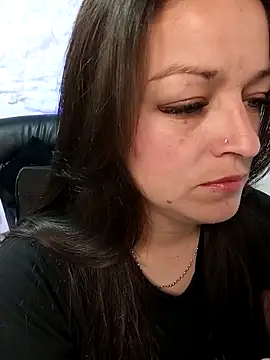 Snapshot of Isa_bluee chatting on 05/07/26, 12:43 Isa bluee online show from 05/07/26, 12:43