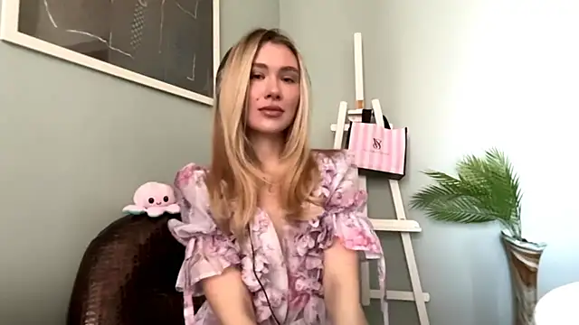 Alicesuperstar online show from 03/31/26, 07:31